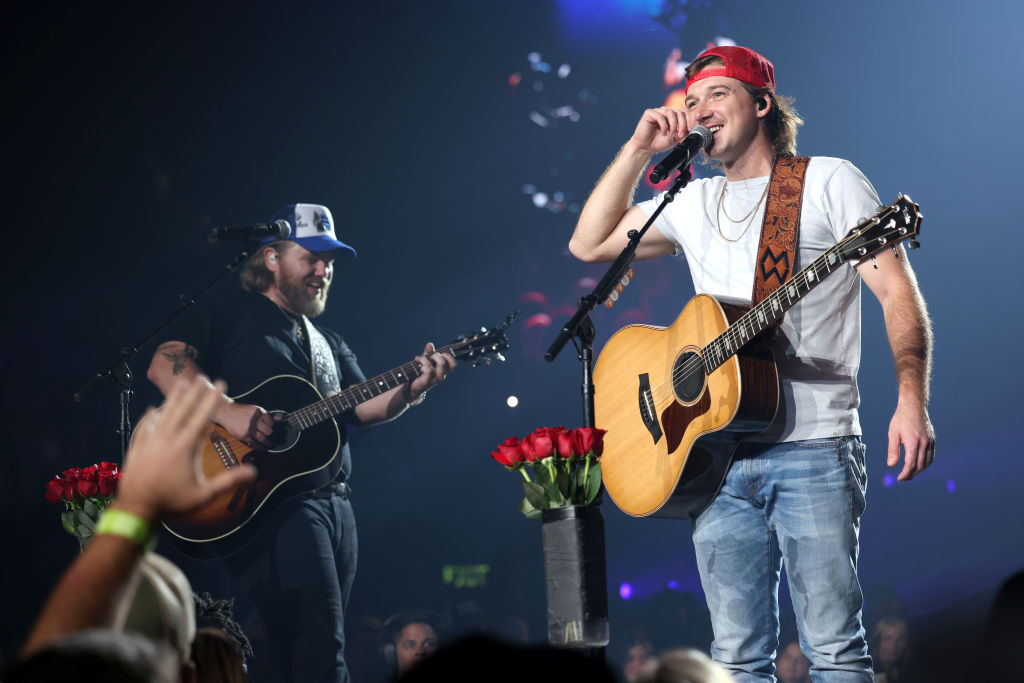 LOS ANGELES, CALIFORNIA - SEPTEMBER 25: (L-R) Ernest and Morgan Wallen perform onstage during Morgan Wallen's Dangerous Tour, Night 2 at Los Angeles' Crypto.com Arena on September 25, 2022 in Los Angeles, California. (Photo by John Shearer/Getty Images)